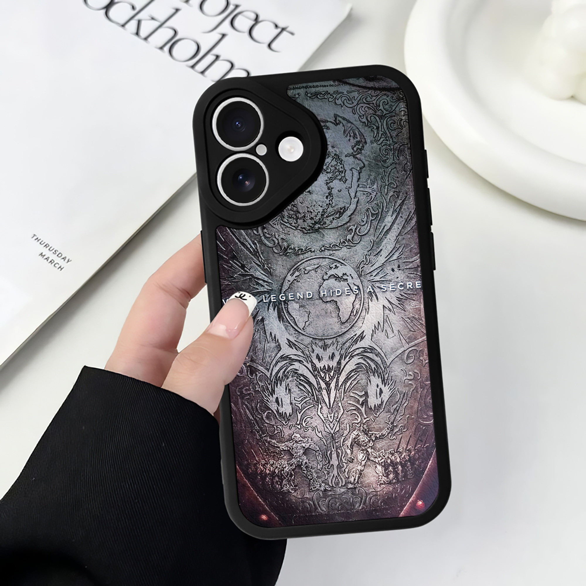 （画像用） Transformers トランスフォーマー 【iPhone 16シリーズ対応】シリコンスマホケース（レザー調） 材質：シリコン